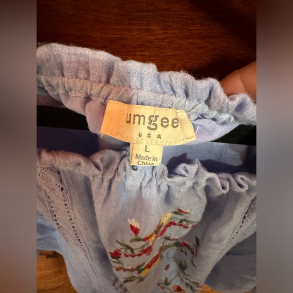 Umgee size large, chambray tunic with embroidered flowers. - Picture 5 of 8